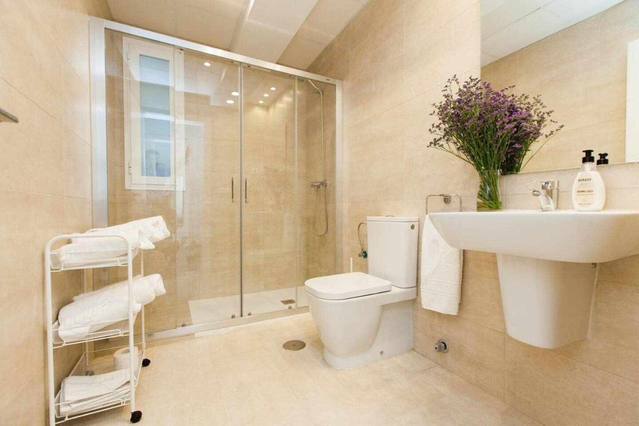 Isg Apartments Downtown Family Haven Free Parking Spot Севиля Екстериор снимка
